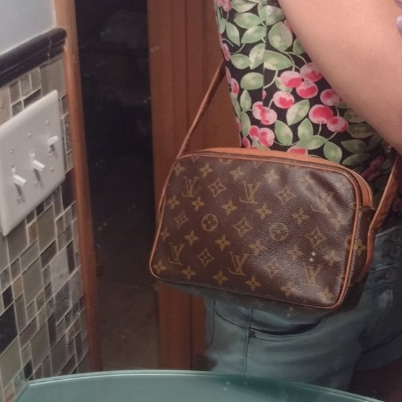 Incredible Authentic Louis Vuitton Vintage Bag👜 - Picture 12 of 12